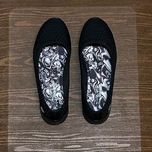 Sketchers air-cooled memory foam WIDE FIT